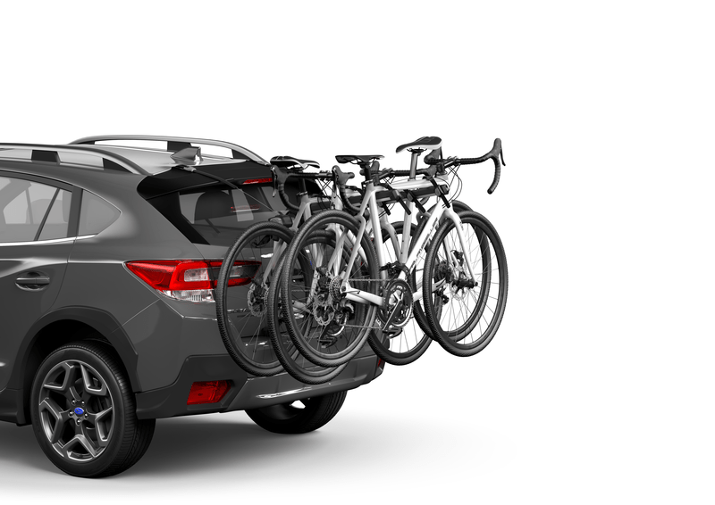fietsen achterop een auto